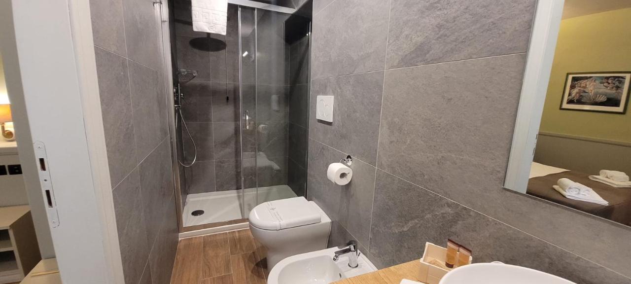 Large Double Room,1330639169:JPEG